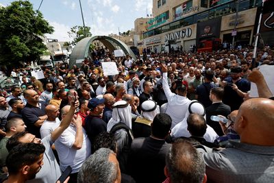 Palestinians pay partial wages amid protests over rise in food prices