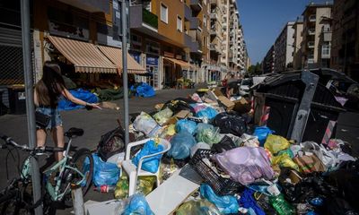 Rome’s cultural elite write to Unesco over ‘mortifying’ scenes of rubbish