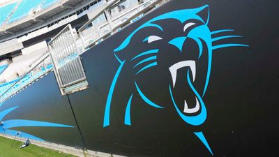 Panthers‘ Justine Lindsay Becomes NFL’s First Openly Transgender Cheerleader