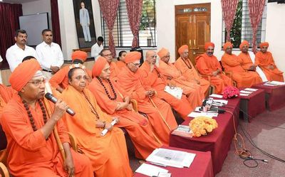 Lingayat seers set 10-day deadline on textbook revision row