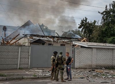 Ukrainian forces finding it hard to hold centre of Sievierodonestk -official