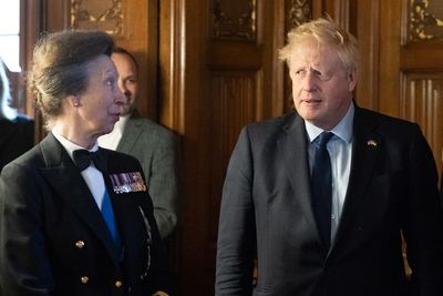 Johnson pays tribute to Falklands War veterans