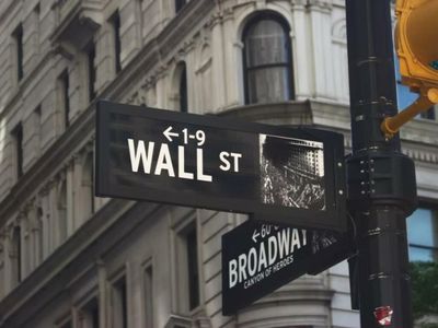 Analyst Names 3 Best Alternative Asset Manager Stocks To Buy