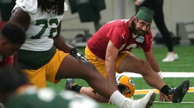 Aaron Rodgers Says He’ll Play Rest of Career With Packers