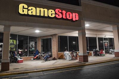GameStop employees walk out, urge customers to shop elsewhere