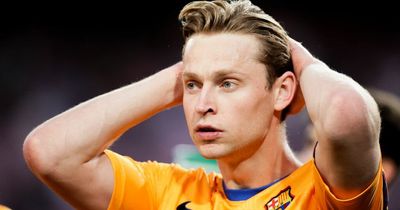 Frenkie de Jong "not satisfied" at Barcelona and told Man Utd transfer is "no brainer"