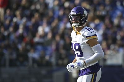 Watch Adam Thielen make beautiful one-handed catch look easy