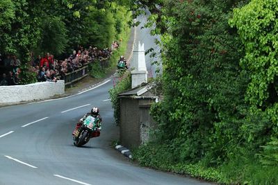 Isle of Man TT 2022: Hickman takes Supertwin win after Dunlop problem