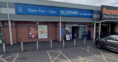 Glasgow police hunt plastic bag carrying thief who robbed shop of three-figure sum
