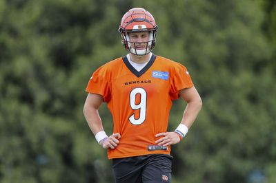 Joe Burrow ran extra sprints, signed autographs for every kid at Bengals OTAs