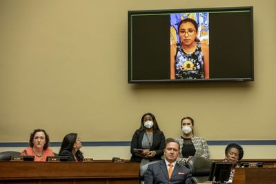 Schoolgirl tells Congress of playing dead to survive Texas massacre