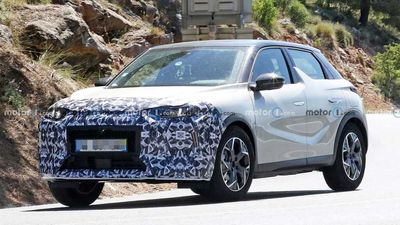 DS 3 Crossback Facelift Coming, Prototype Spied With Camo Up Front