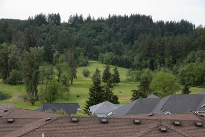 Oregon HOA board backs off plan to support a nearby private golf club