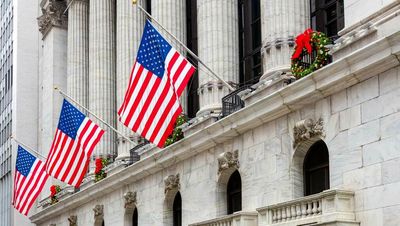 Dow Jones, Nasdaq Close Lower; Shipping Stocks See Major Sell-Off