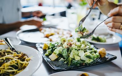 Is it really healthier to eat salad before carbs? Here’s what the science says