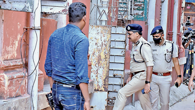 Kolkata twin murders: Ashok Shah's mobile found in manhole near office