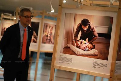Swedes show way on paternity leave