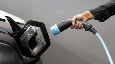 EU Parliament approves ban on new fossil-fuel cars from 2035