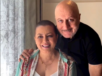 "You are my hero": Anupam Kher to Mahima Chaudhry in a heart touching video as she breaks down revealing her ordeal with cancer