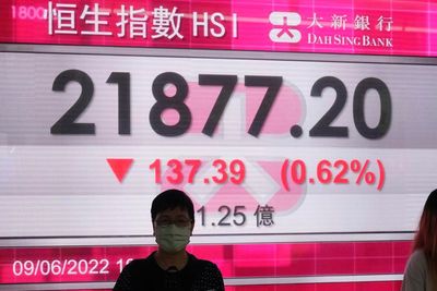 Asian shares fall as oil lingers above $120, yen sinks