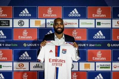 Alexandre Lacazette completes Lyon return after Arsenal contract expires