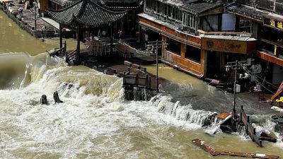 10 killed, village buried, as heavy flooding continues across south and central China