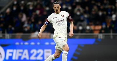 Free agent striker weighing up transfer 'offers' amid Nottingham Forest link