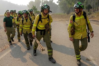 Spain evacuates 2,000 people as crews race to check wildfire