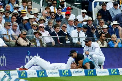 Leach retained in unchanged England XI for 2nd Test against New Zealand