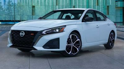 2023 Nissan Altima Refresh Debuts With Larger Infotainment Screen