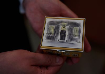 Government gifts Queen a music box for Platinum Jubilee