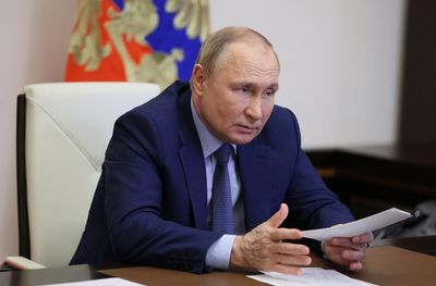 Putin says no Iron Curtain will close off Russia's economy