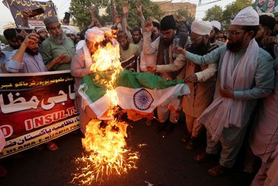 Pakistanis rally to denounce India over remarks about Islam