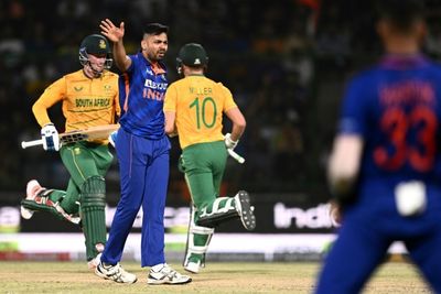 Van der Dussen, Miller shatter India's hopes of new T20 record