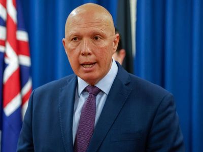 Dutton, Labor duel over submarines plan