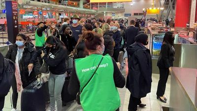 Melbourne and Sydney airport crowds return to pre-pandemic levels on busy Queen's Birthday long weekend