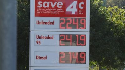 Brisbane's petrol prices to hit record highs, RACQ urges drivers to fill up now