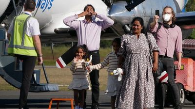 Tamil asylum seeker family return to Biloela — as it happened