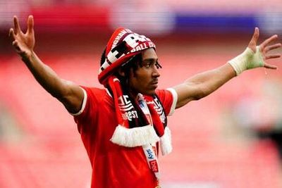 Transfer news LIVE: Tottenham agree Spence deal; Sterling to Chelsea; Arsenal eye Raphinha; Nunez ‘done’