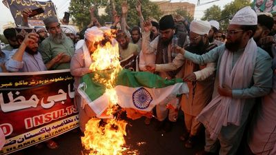 Thousands of Pakistanis protest against India over remarks denigrating the Prophet