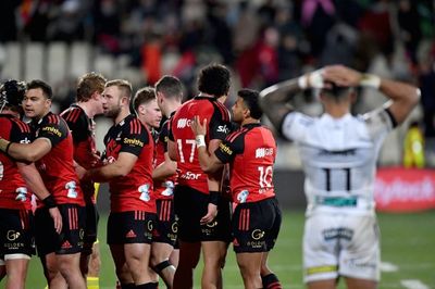 Record defence puts heroic Crusaders into Super final