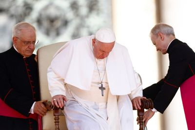 Knee problem forces Pope Francis to cancel July Africa trip