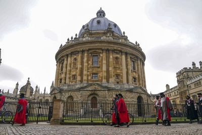 Oxford university policies fail to protect free speech, academics warn