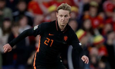 Manchester United have €70m Frenkie de Jong offer rejected by Barcelona