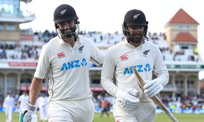 New Zealand take charge of second Test with England left to rue missed chances