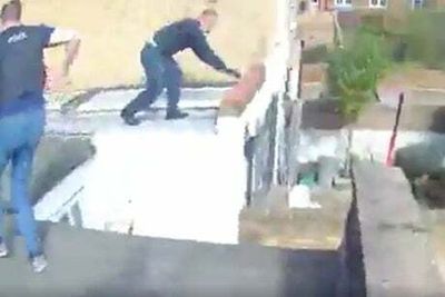 Watch police leap over garden fences to arrest Islington fraudsters