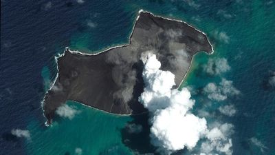 Tongan volcano pumice expected to wash up on Townsville beaches this year