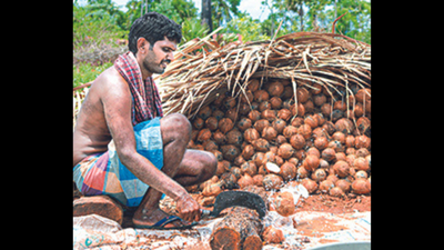 Tamil Nadu Sarvodaya Sangh scam: Officials, touts siphon off weavers' incentives