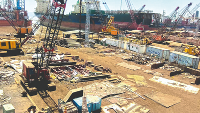 Gujarat: Ship-breakers in Bhavnagar protest FIR in death case