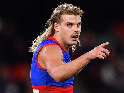 Bulldogs star Smith in compromising photo